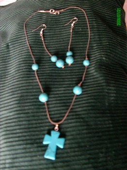 Conjunto colar e brincos em Turquesa